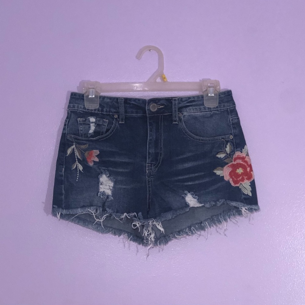 NWOT High Waisted Flower Embellished Jean Shorts Size 5
